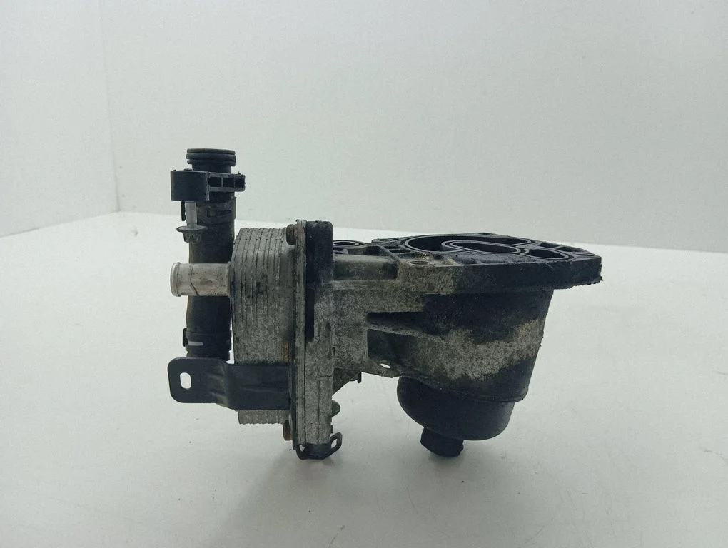 Oil filter mounting bracket
