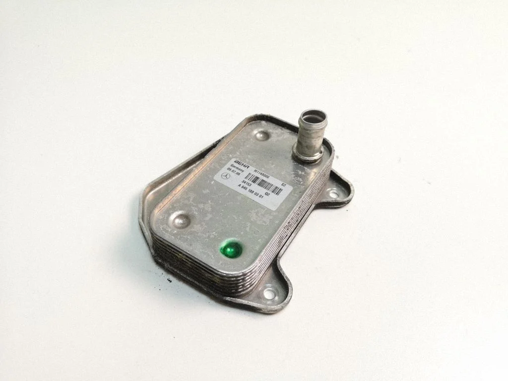 Oil filter mounting bracket A6461880301