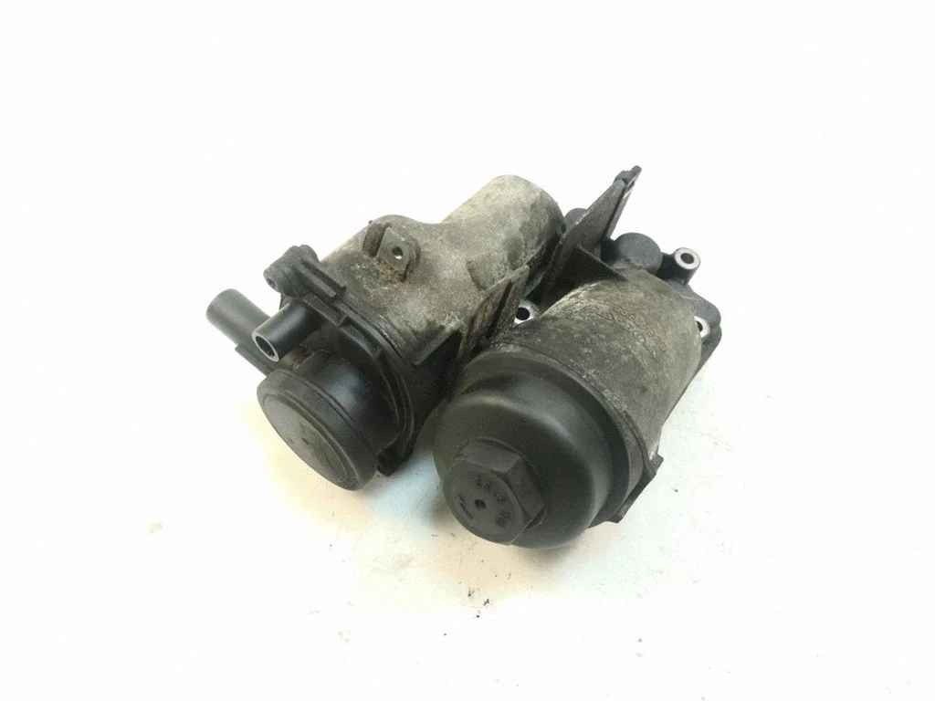 Oil filter mounting bracket – Volvo XC90 (2003-2006)