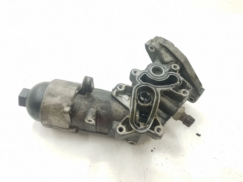 Oil filter mounting bracket – BMW 7 Series E65 E66 (2001-2008)