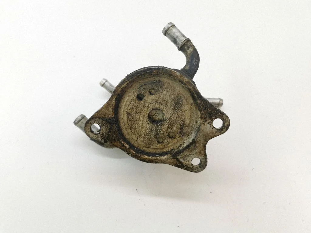 Oil filter mounting bracket