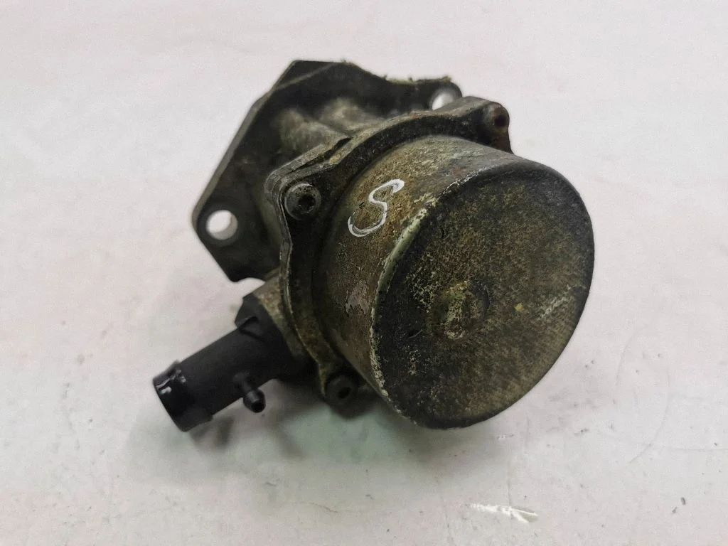 Vacuum pump 146505272R