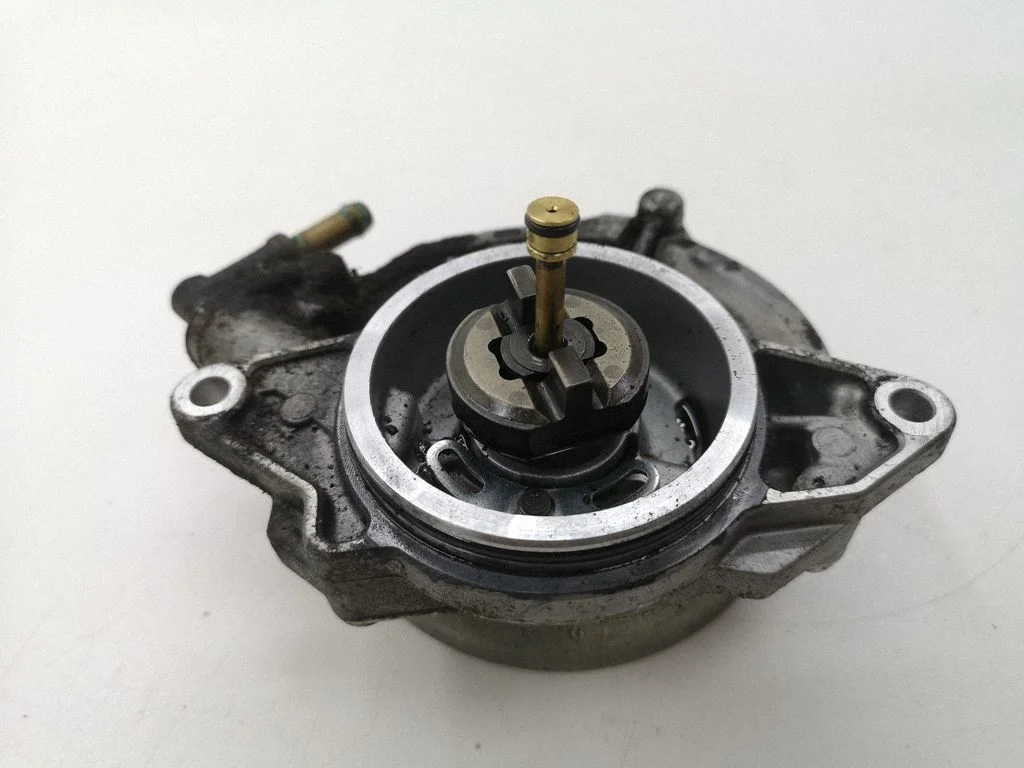 Vaakumpump 057145100AF