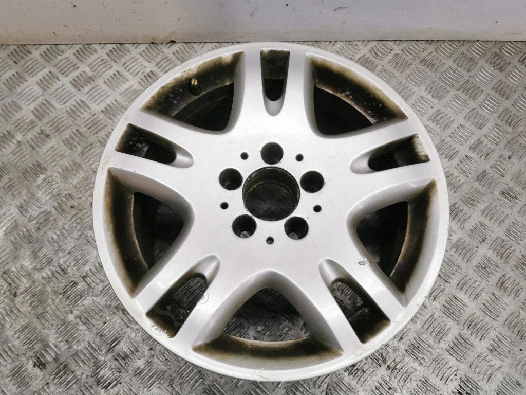 R16 vieglmetāla disks (-i) A2114013302