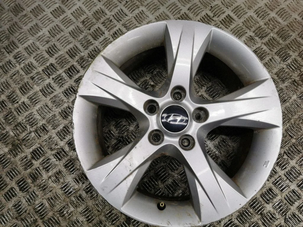 R16 alloy rim