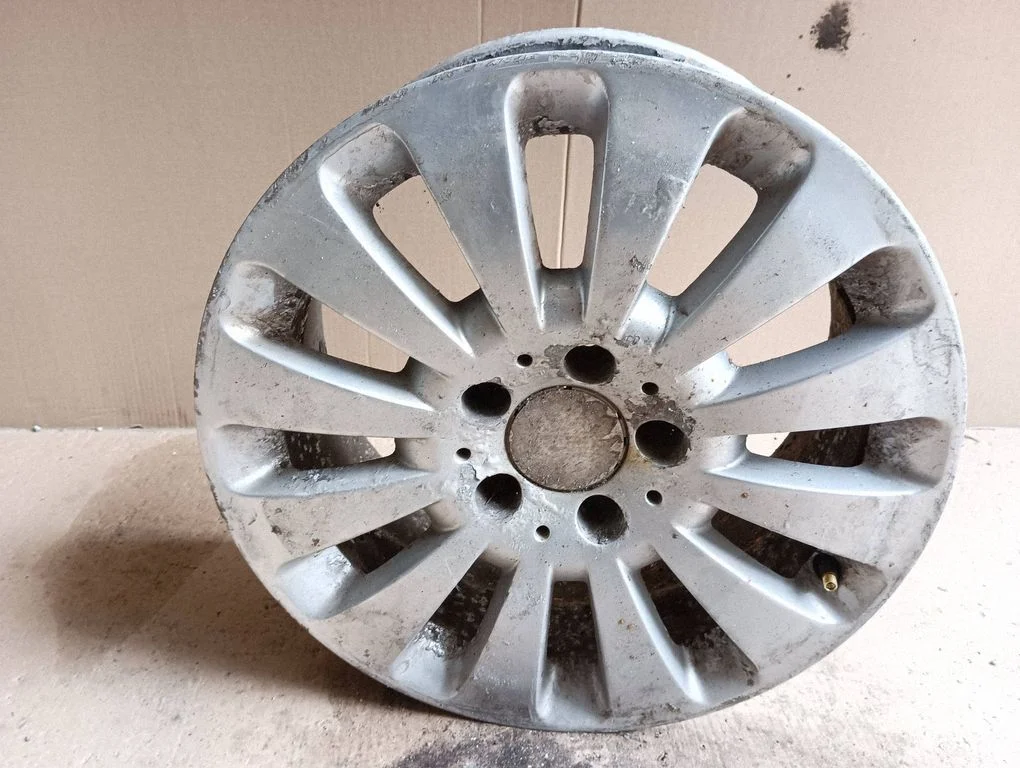 R16 alloy rim B607617435
