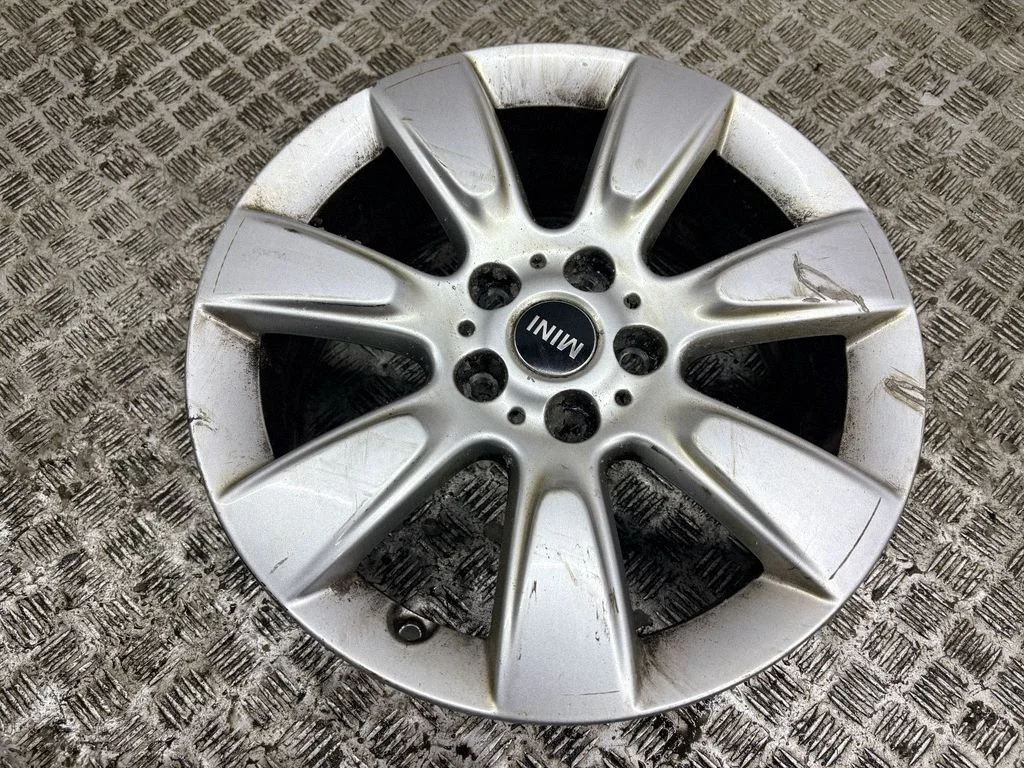 R17 alloy rim 6868276