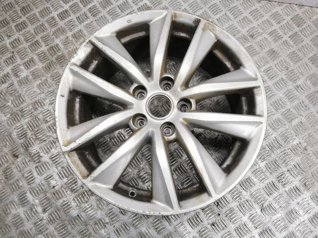 R17 alloy rim – Infiniti Q50 (2014-)