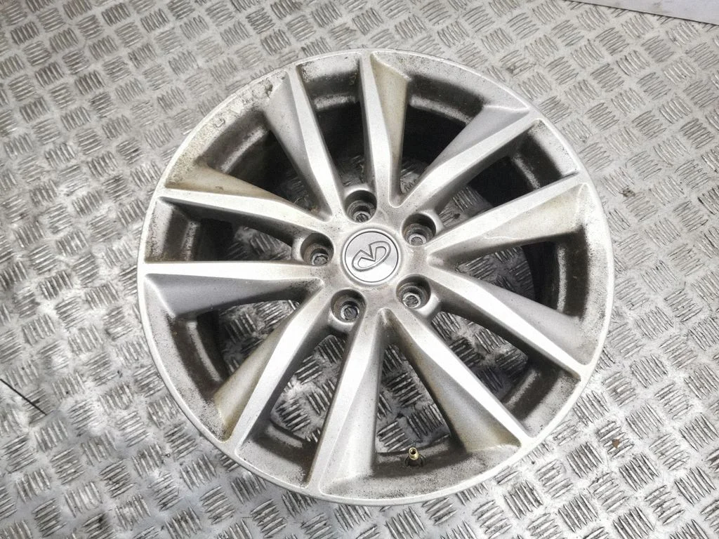 R17 alloy rim – Infiniti Q50 (2014-)