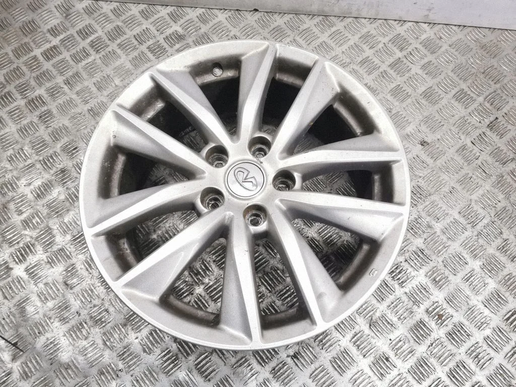 R17 alloy rim – Infiniti Q50 (2014-)
