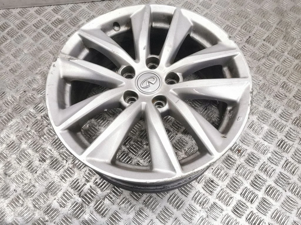 R17 alloy rim – Infiniti Q50 (2014-)