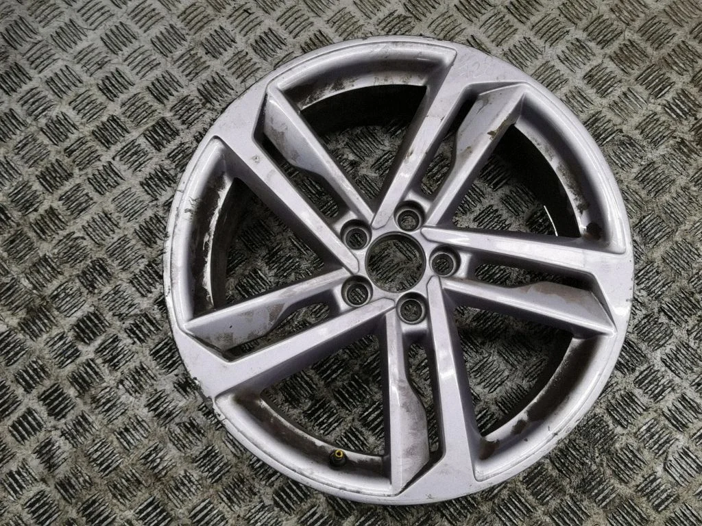R17 vieglmetāla disks (-i) 82A601025K