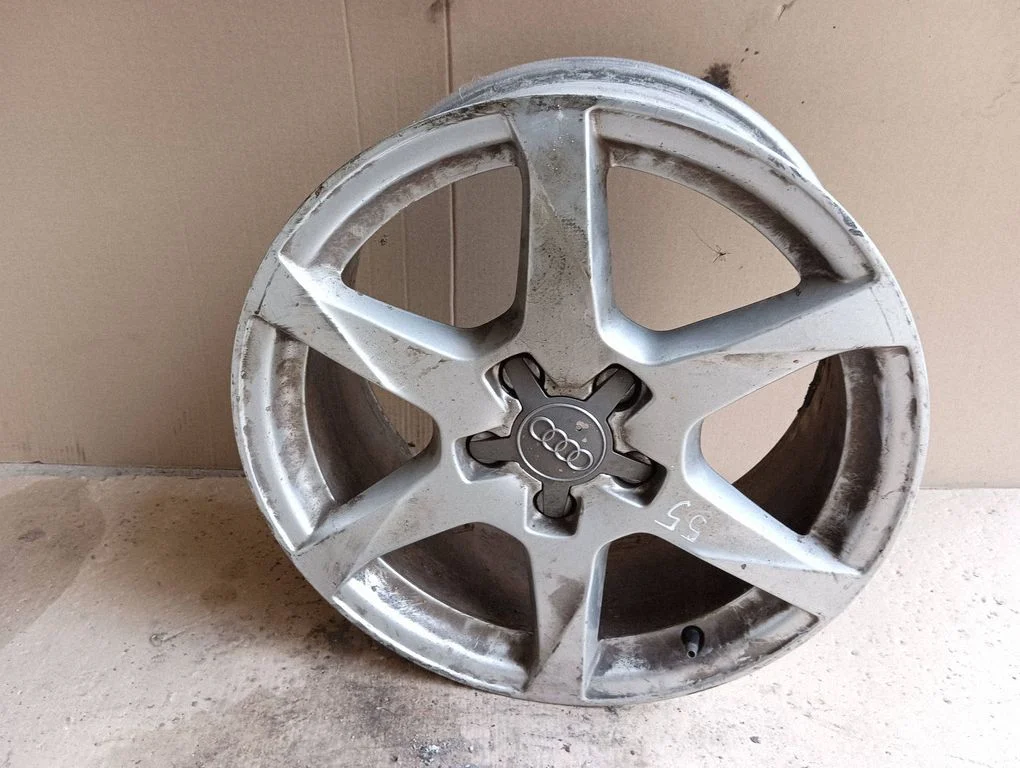 R17 vieglmetāla disks (-i) 8k0600025k