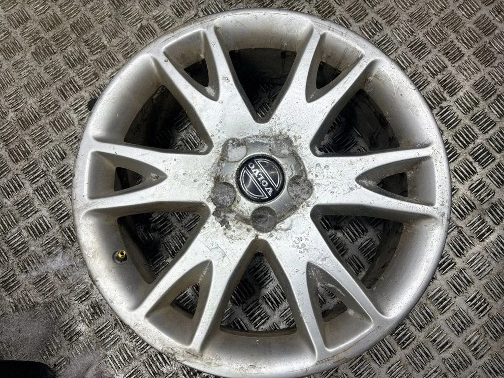 R18 alloy rim