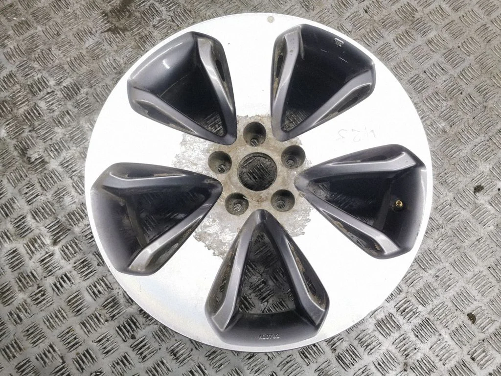R18 alloy rim 529102B485