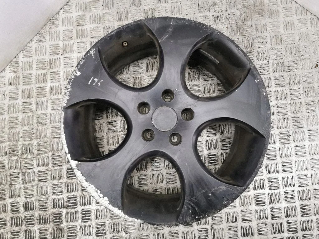R18 alloy rim