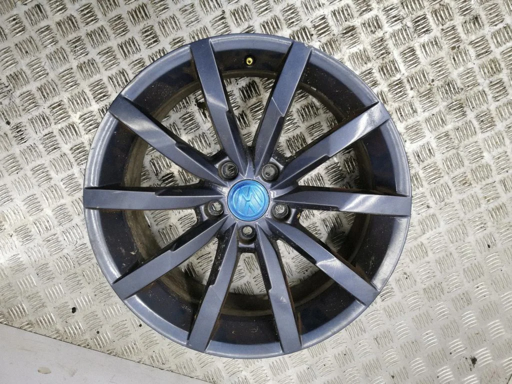 R18 alloy rim – Volkswagen Passat CC (2008-2016)