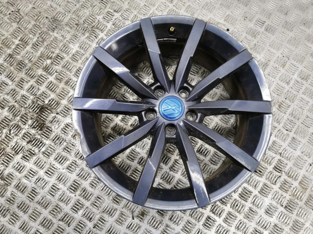 R18 alloy rim – Volkswagen Passat CC (2008-2016)