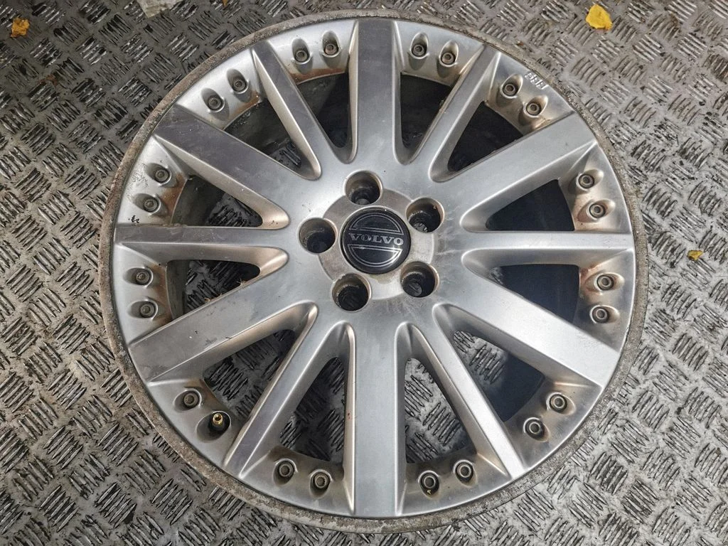R18 valuvelg (-veljed) – Volvo XC90 (2003-2006)