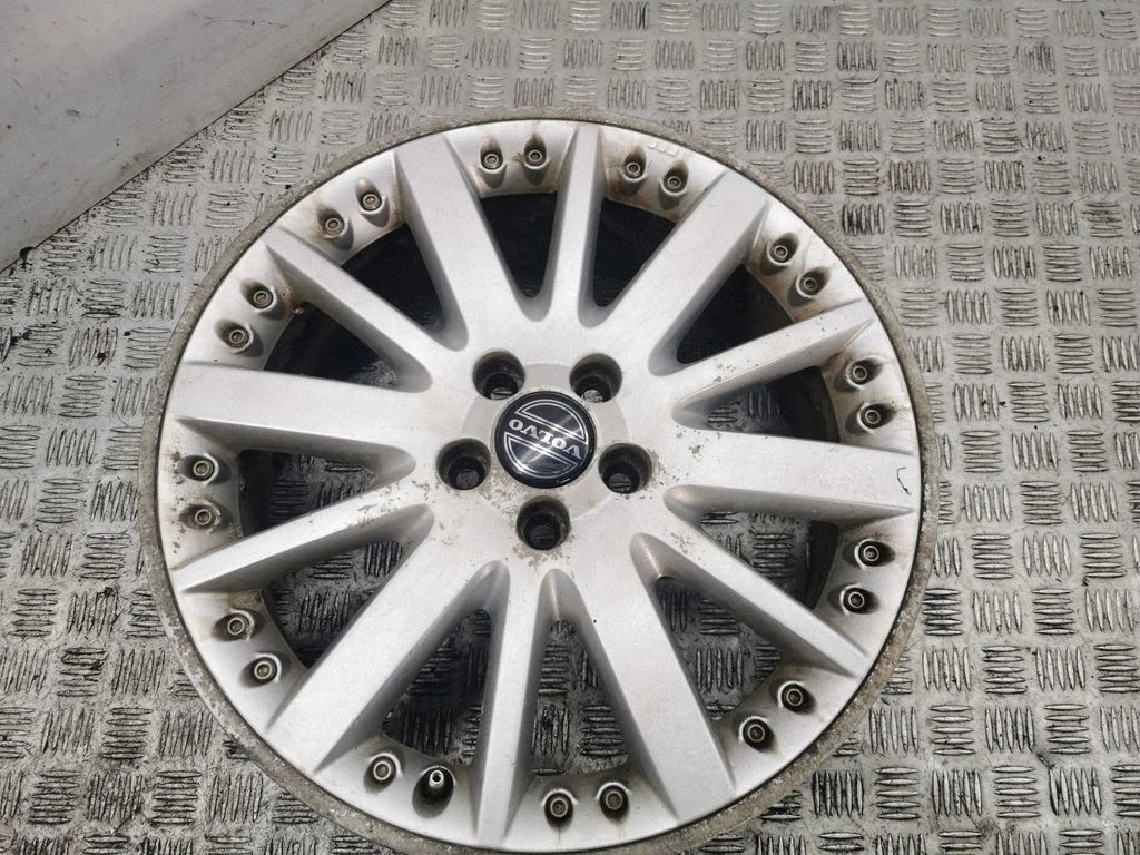 R18 valuvelg (-veljed) – Volvo XC90 (2003-2006)