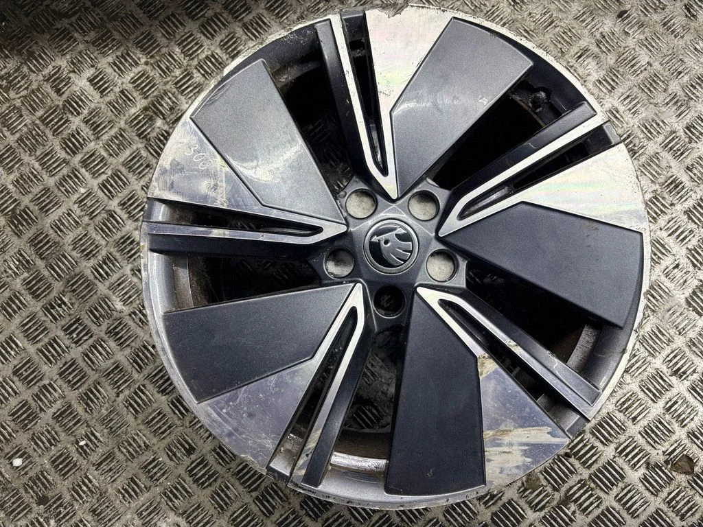 R19 alloy rim 5LA601025