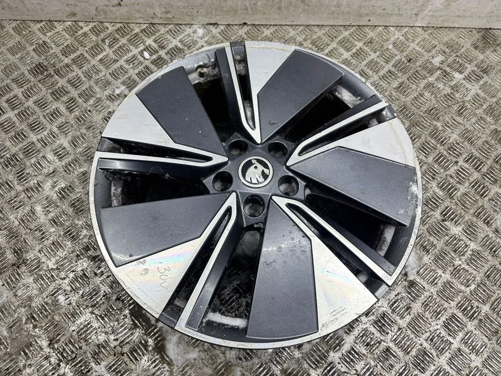 R19 alloy rim 5LA601025