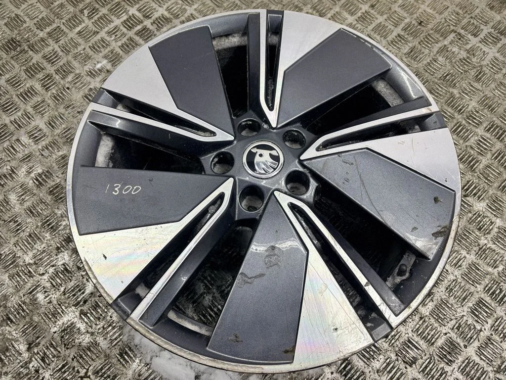 R19 alloy rim 5LA601025
