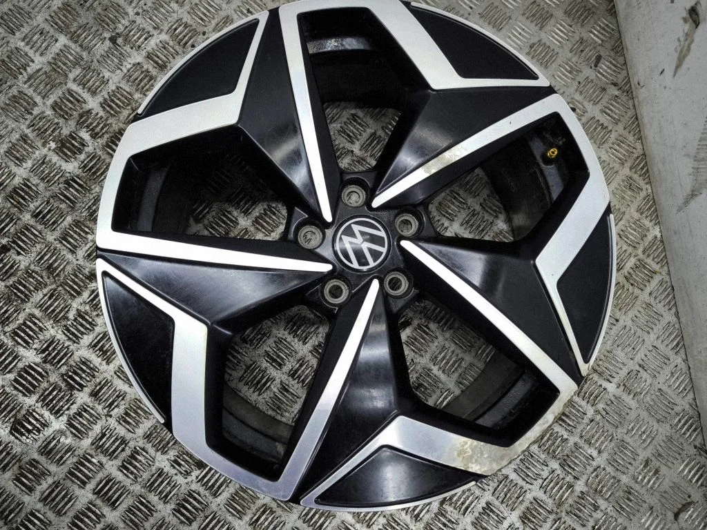 R19 alloy rim 10A601025J