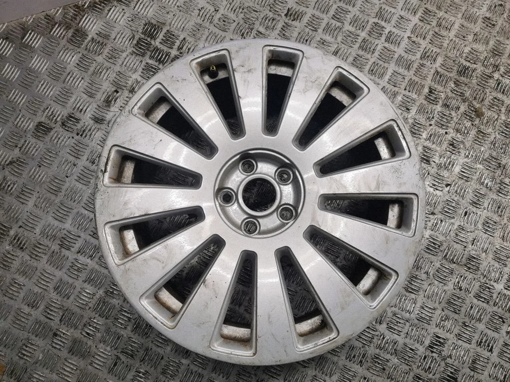 R19 valuvelg (-veljed) – Audi A8 S8 D3 4E (2002-2009)