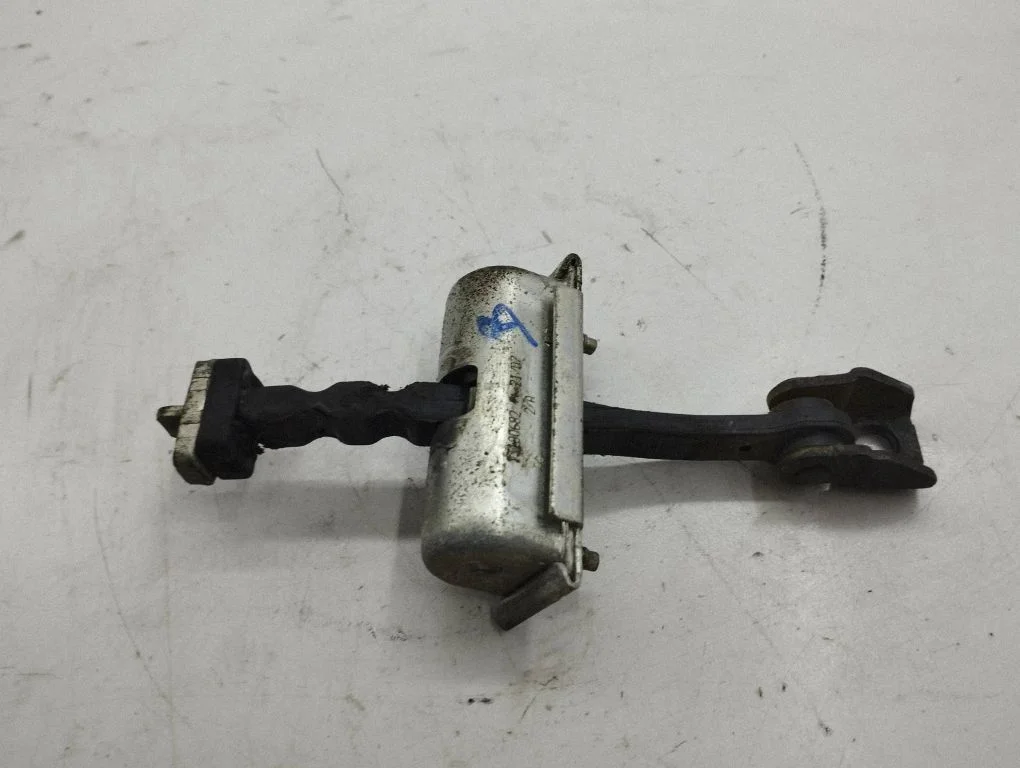 Front door check strap stopper – Opel Corsa D (2006-2014)