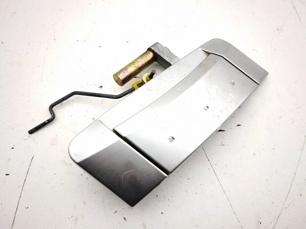 Front door exterior handle – left