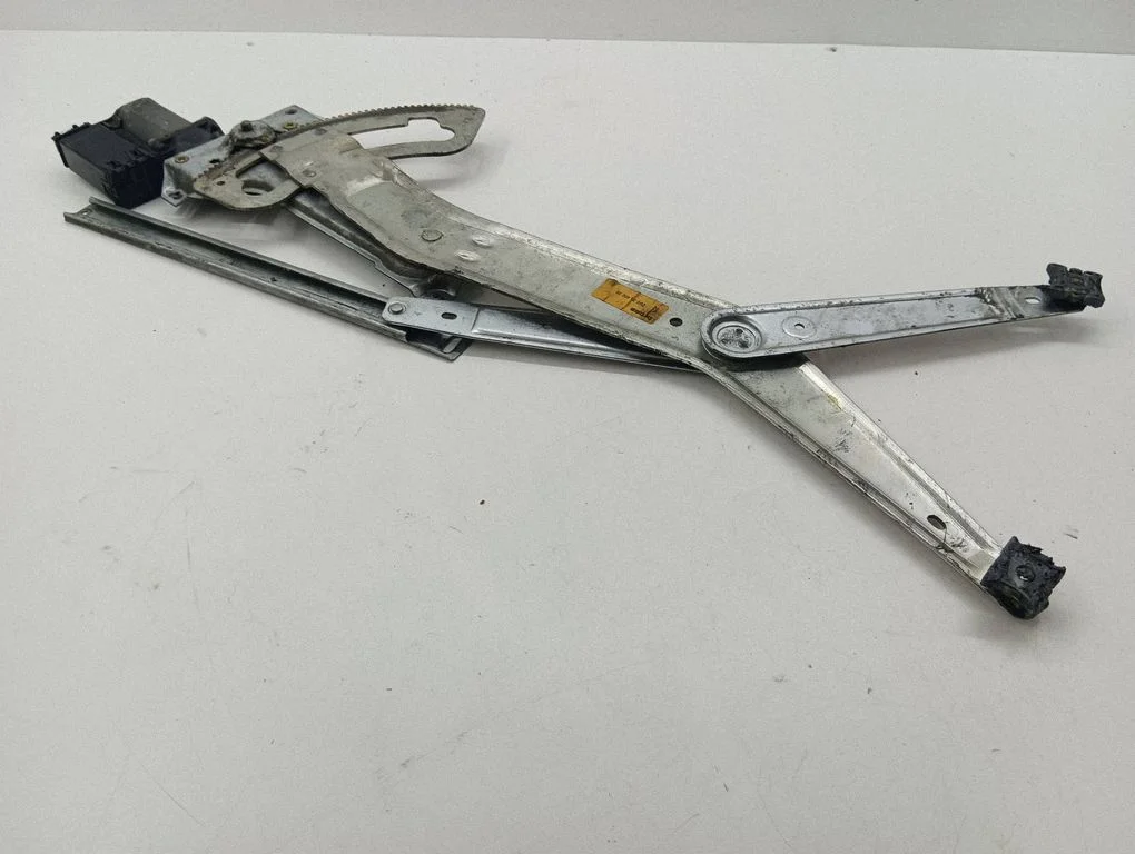 Front door window regulator with motor ZU03140200