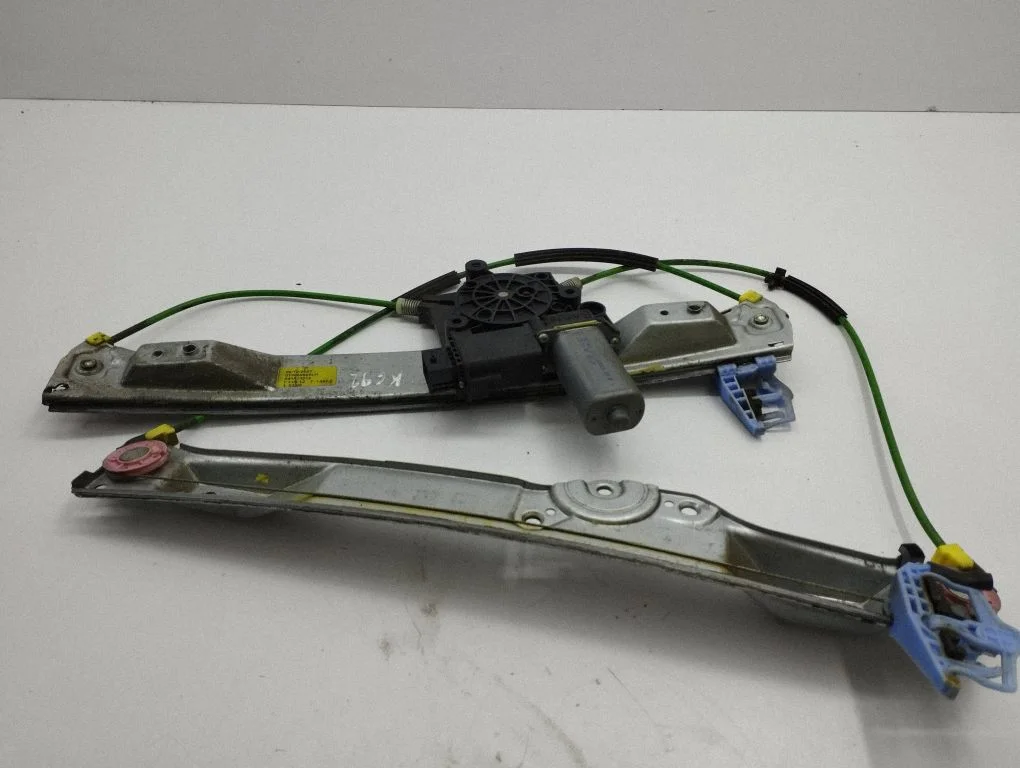 Front door window regulator with motor 013269605