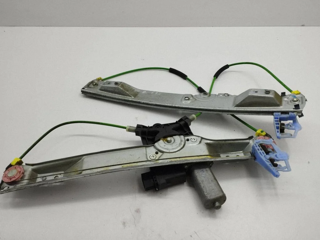 Front door window regulator with motor 72005001