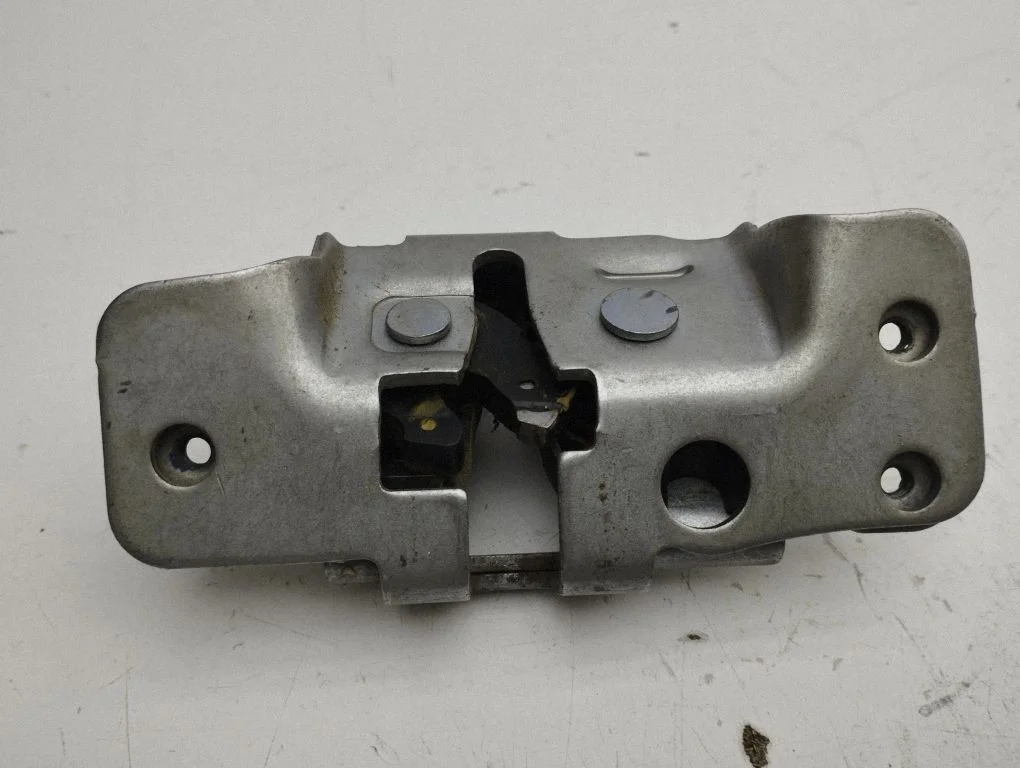 Sliding door lock 020334