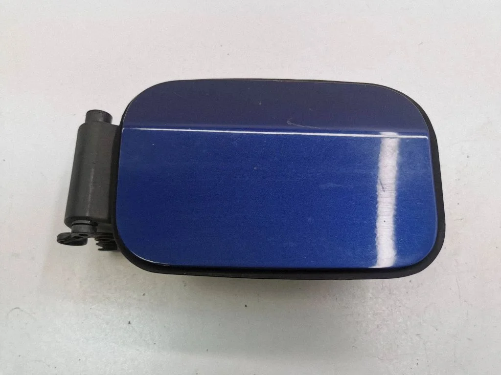 Klapka wlewu paliwa – BMW Seria 5 E60 E61 (2004-2010)