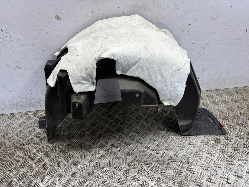 Rear arch fender liner splash guards – right