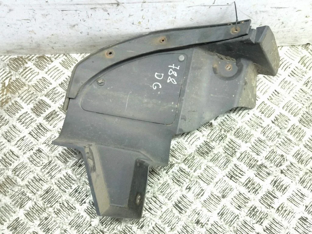 Rear arch fender liner splash guards – right