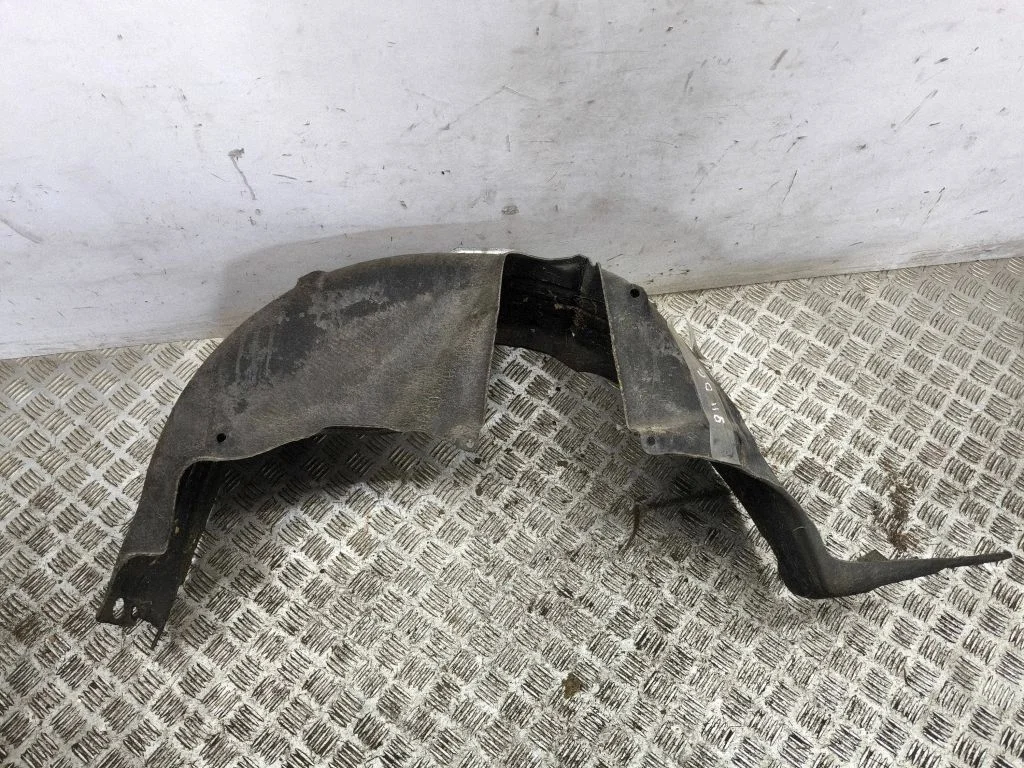Rear arch fender liner splash guards – right