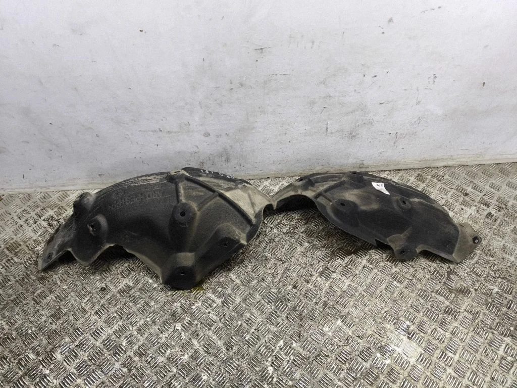 Rear arch fender liner splash guards 767481198R