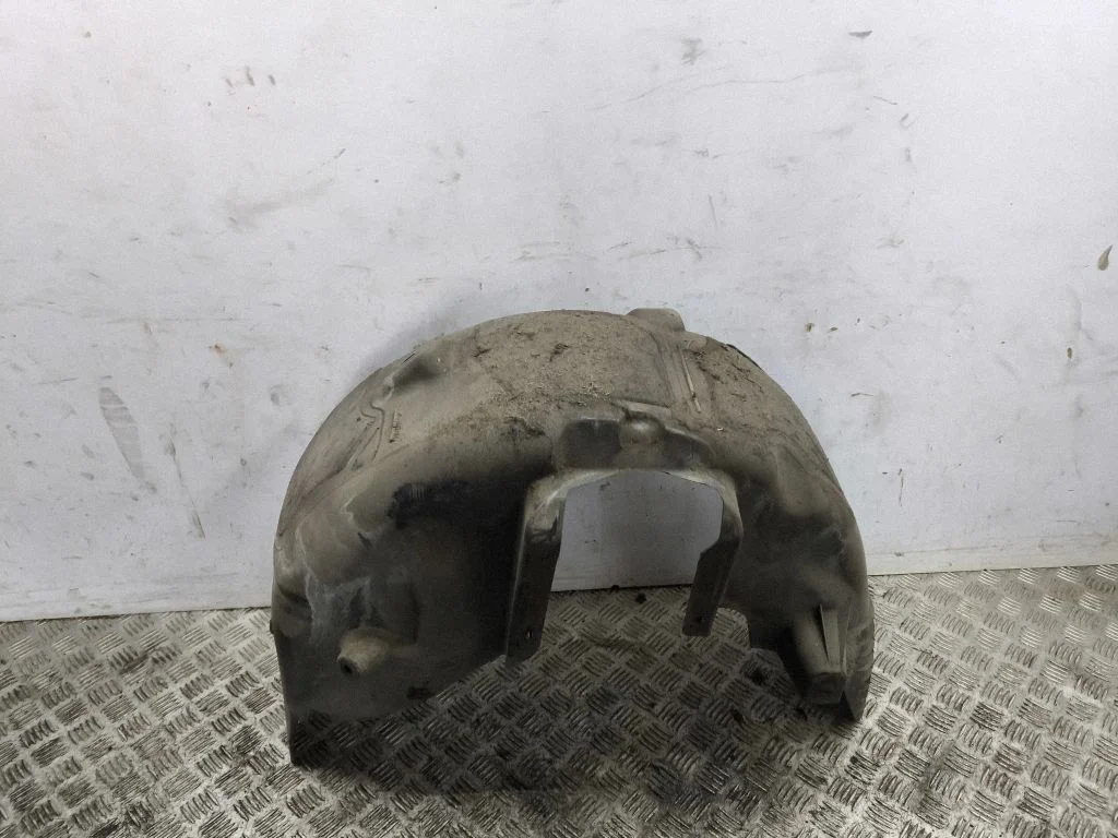 Rear arch fender liner splash guards – right