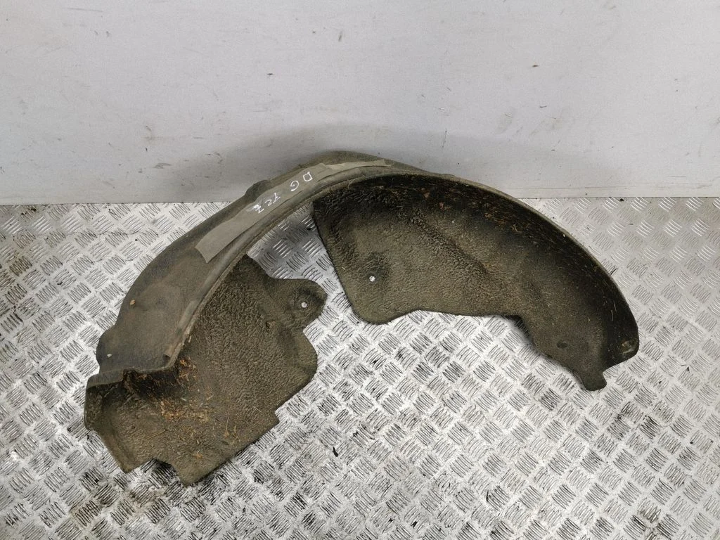 Rear arch fender liner splash guards – right