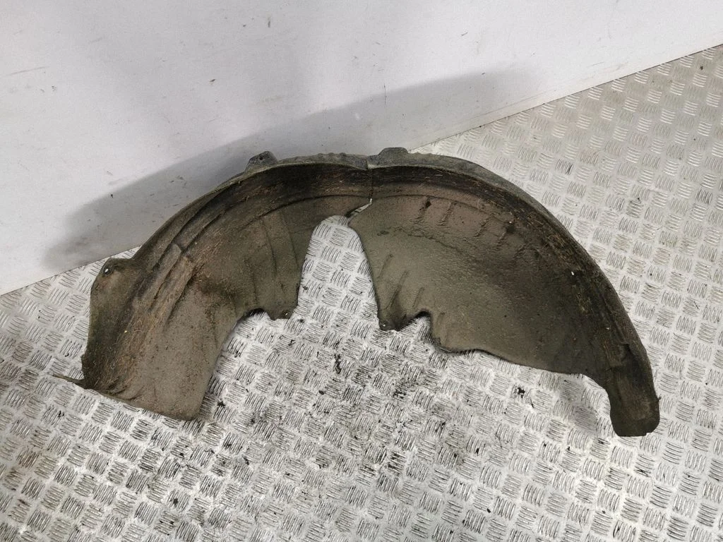 Rear arch fender liner splash guards – right