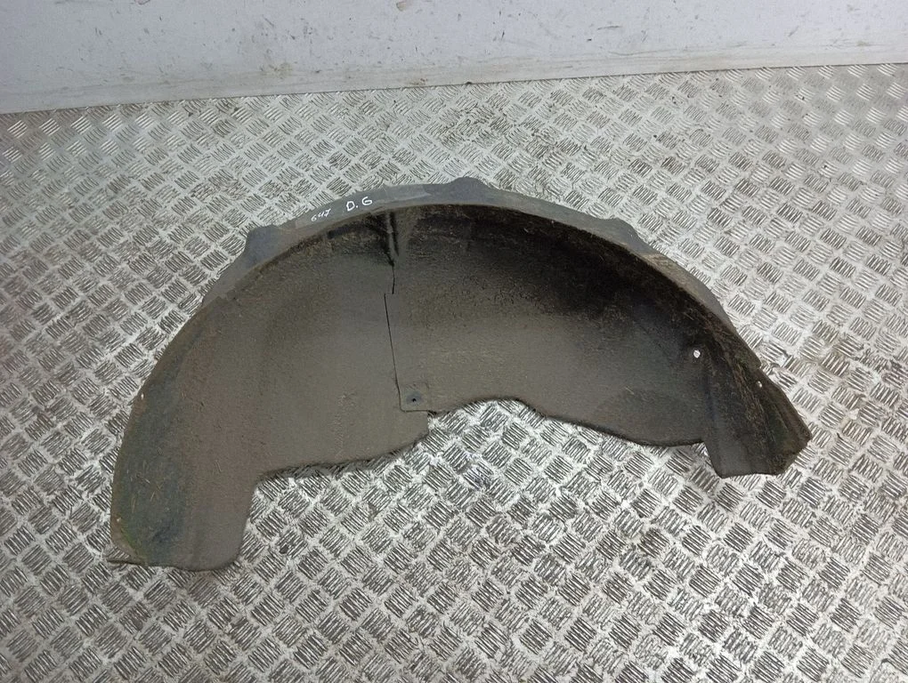 Rear arch fender liner splash guards