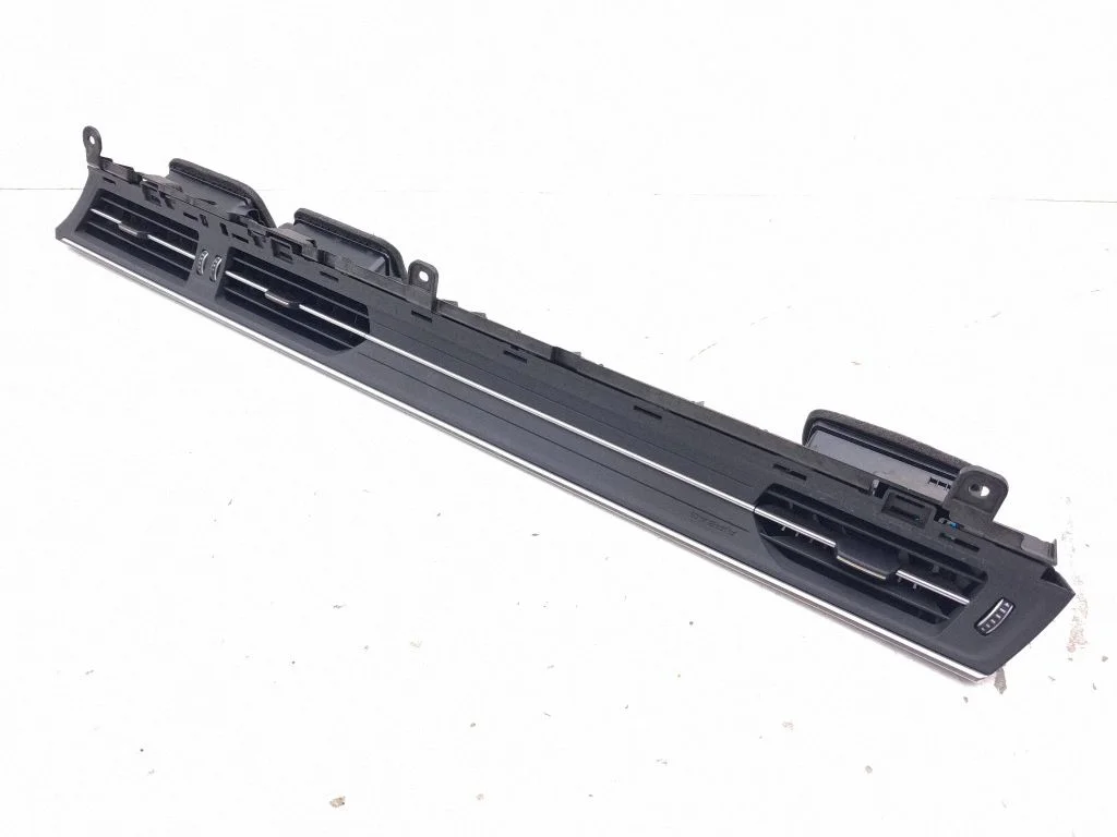 Dash center air vent grill 4K2820901D