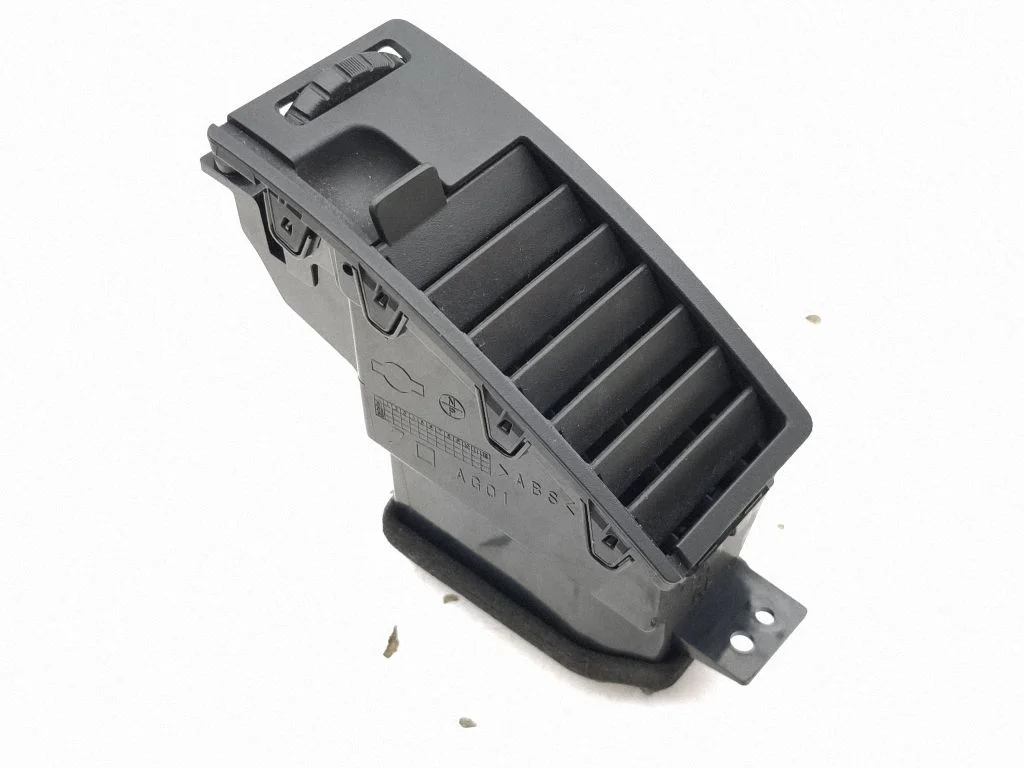Dash center air vent grill 68751CD000