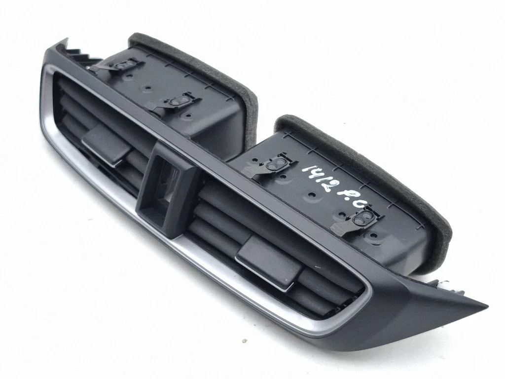Dash center air vent grill 77610TLAA0