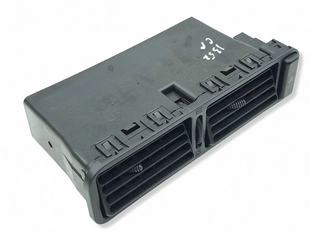 Dash center air vent grill MB604576