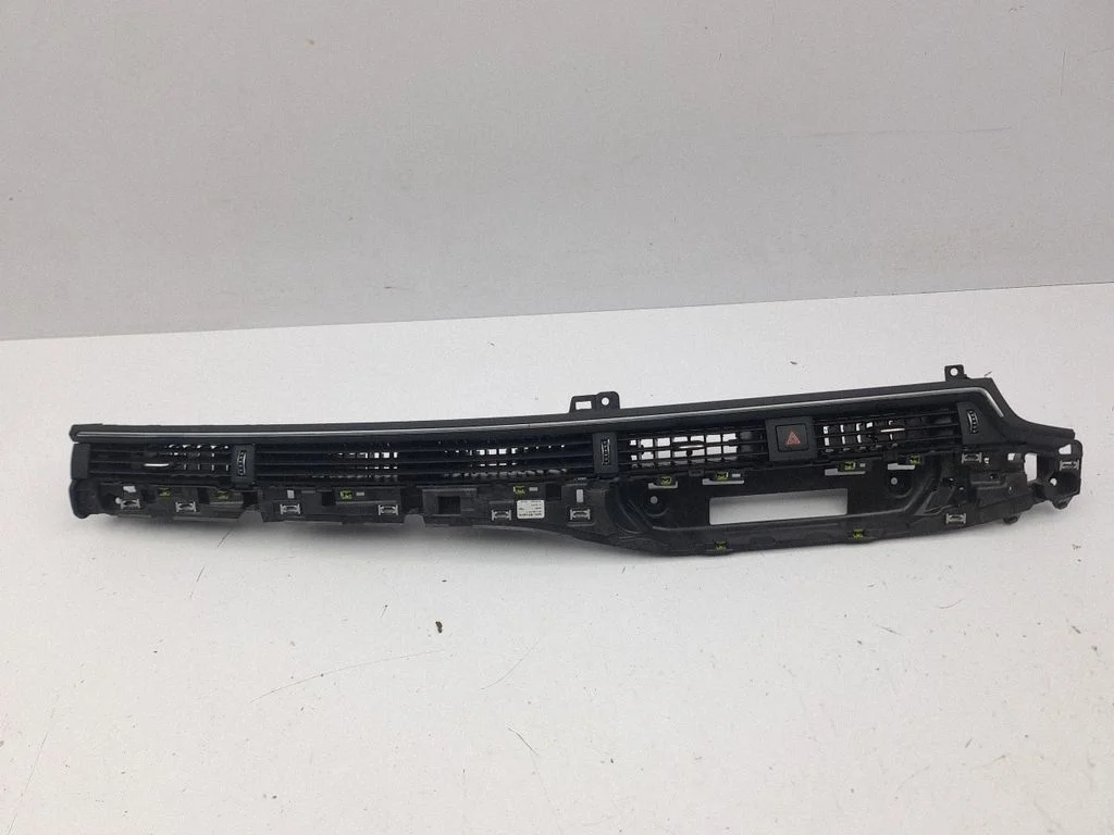 Dash center air vent grill 8W2820901C