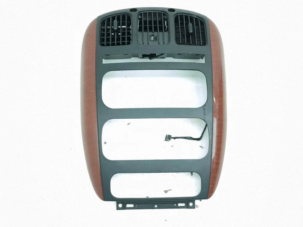 Dash center air vent grill P05005250AD
